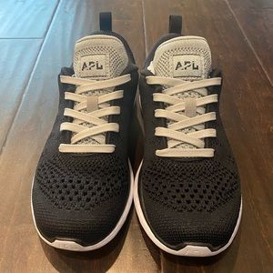 APL Women’s Techloom Pro Black / Metallic Silver / White Size 5.5
